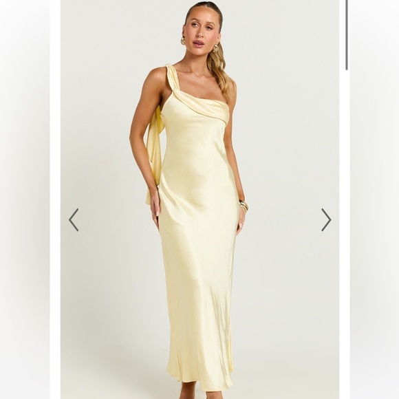 Selfie Leslie Dresses & Skirts - Selfie Leslie One-Shoulder Sash Maxi Dress Butter Yellow Large